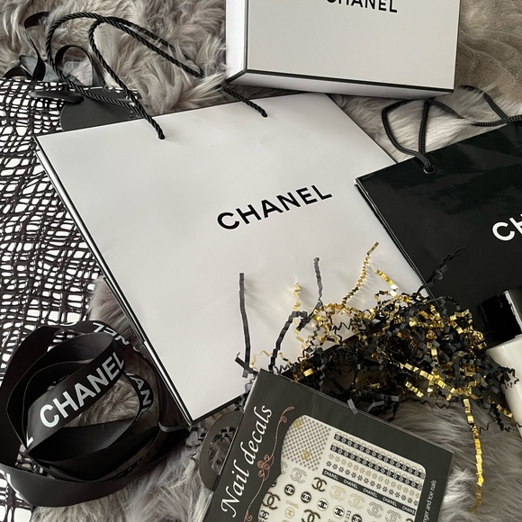 ✨Chanel Lotion and Extras (all shown) ✨ - Picture 4 of 11